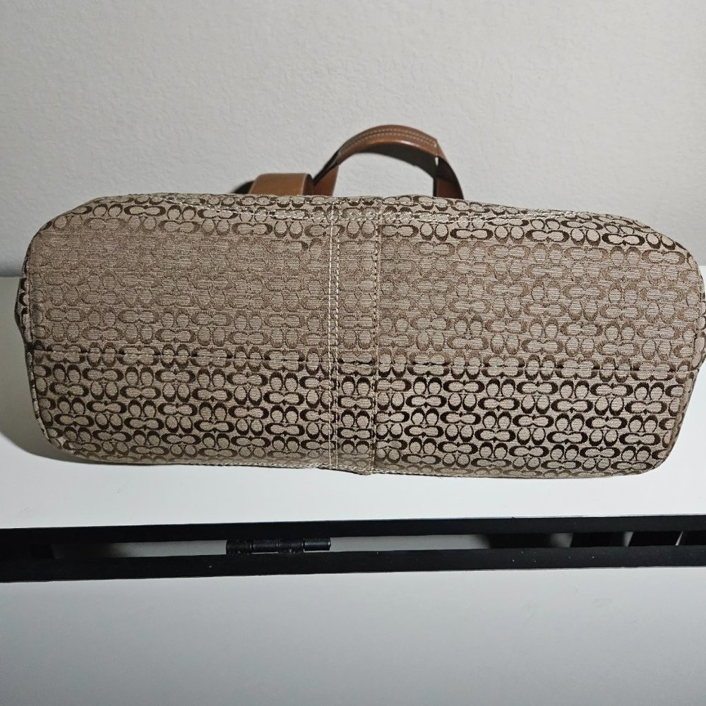 Coach Satchel/Tote with divided compartments - Picture 3 of 5